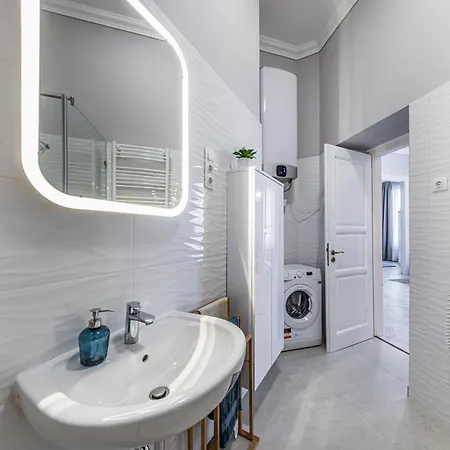 2bdr+2a/c+for Long Term Too+large Flat+quiet+soho! *