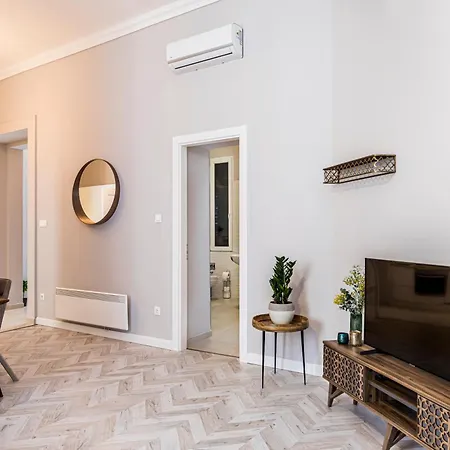 2bdr+2a/c+for Long Term Too+large Flat+quiet+soho! Budapest