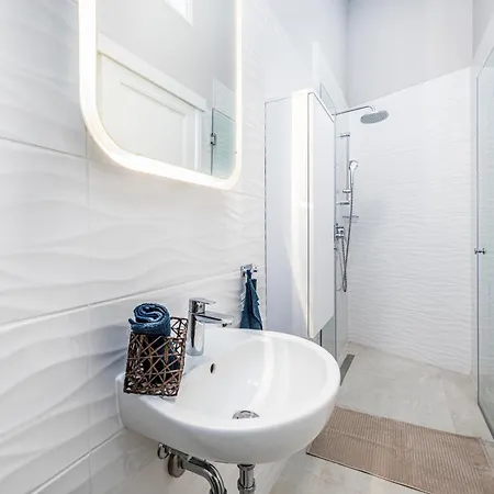 2bdr+2a/c+for Long Term Too+large Flat+quiet+soho! Budapest