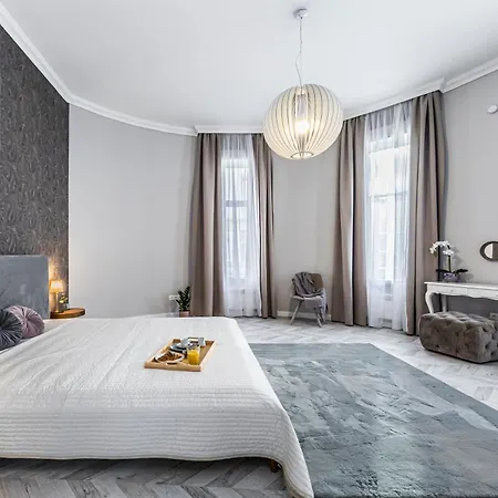 2bdr+2a/c+for Long Term Too+large Flat+quiet+soho! Apartment