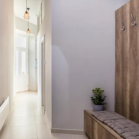 2bdr+2a/c+for Long Term Too+large Flat+quiet+soho! Apartament *