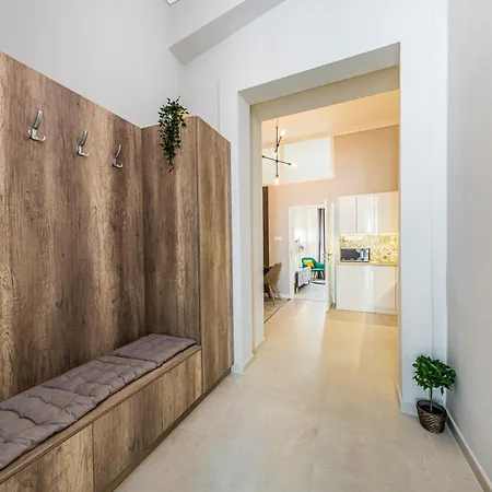 شقة 2bdr+2a/c+for Long Term Too+large Flat+quiet+soho! بودابست