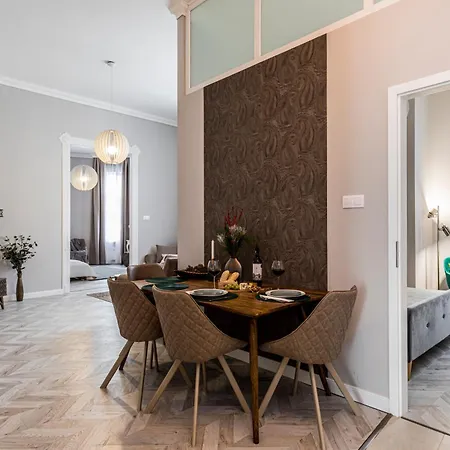 Apartament 2bdr+2a/c+for Long Term Too+large Flat+quiet+soho! *