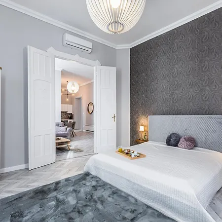 2bdr+2a/c+for Long Term Too+large Flat+quiet+soho! Apartament