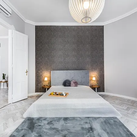 Apartament 2bdr+2a/c+for Long Term Too+large Flat+quiet+soho! *
