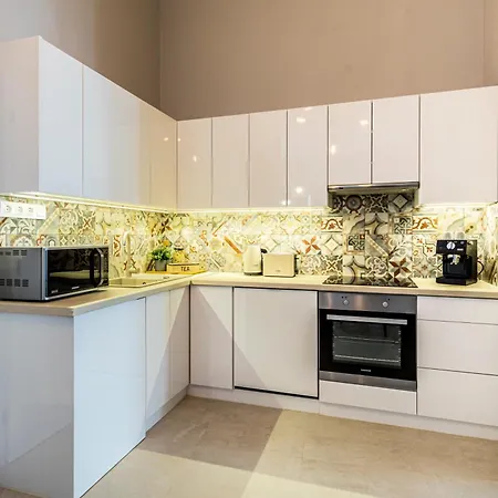 Apartament 2bdr+2a/c+for Long Term Too+large Flat+quiet+soho! *